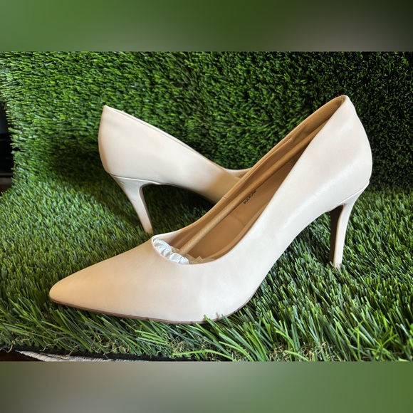 ❤️DREAMS PARIS Elegant zapatillas nude size #9.5 ❤️ - Picture 7 of 15